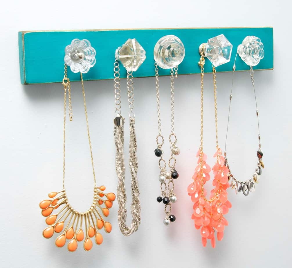 Necklace Holder {Holiday Gift Ideas under $20 with My Favorite Bloggers}