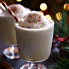 Eggnog floats - The perfect Christmas treat!