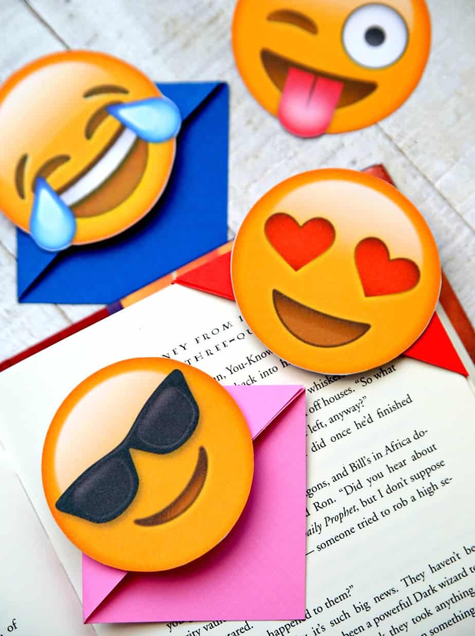 Fun and Easy Emoji Bookmarks