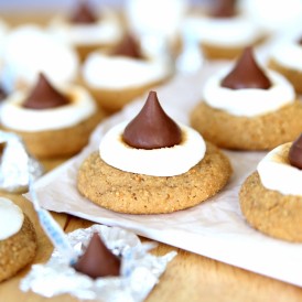 S'mores Hershey's Kiss Blossom Cookies - The perfect summer treat to make when it's too hot for a campfire.