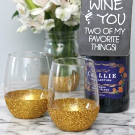 Glitter dipped wine glasses and wine bottle gift tags