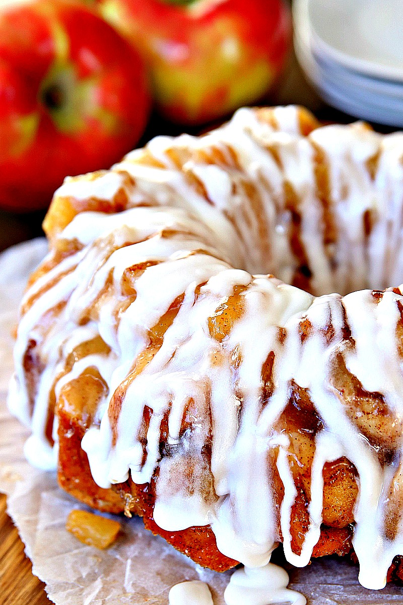 Apple Cinnamon Moneky Bread An easy and delicious breakfast perfect for the holidays and weekends.