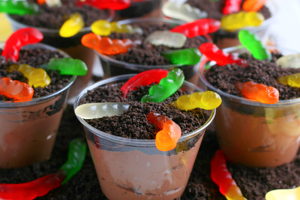 How to Make Oreo Dirt Cups