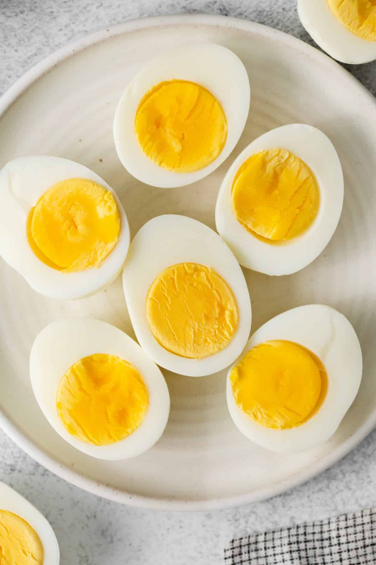 Hard boiled eggs prepared in the air fryer
