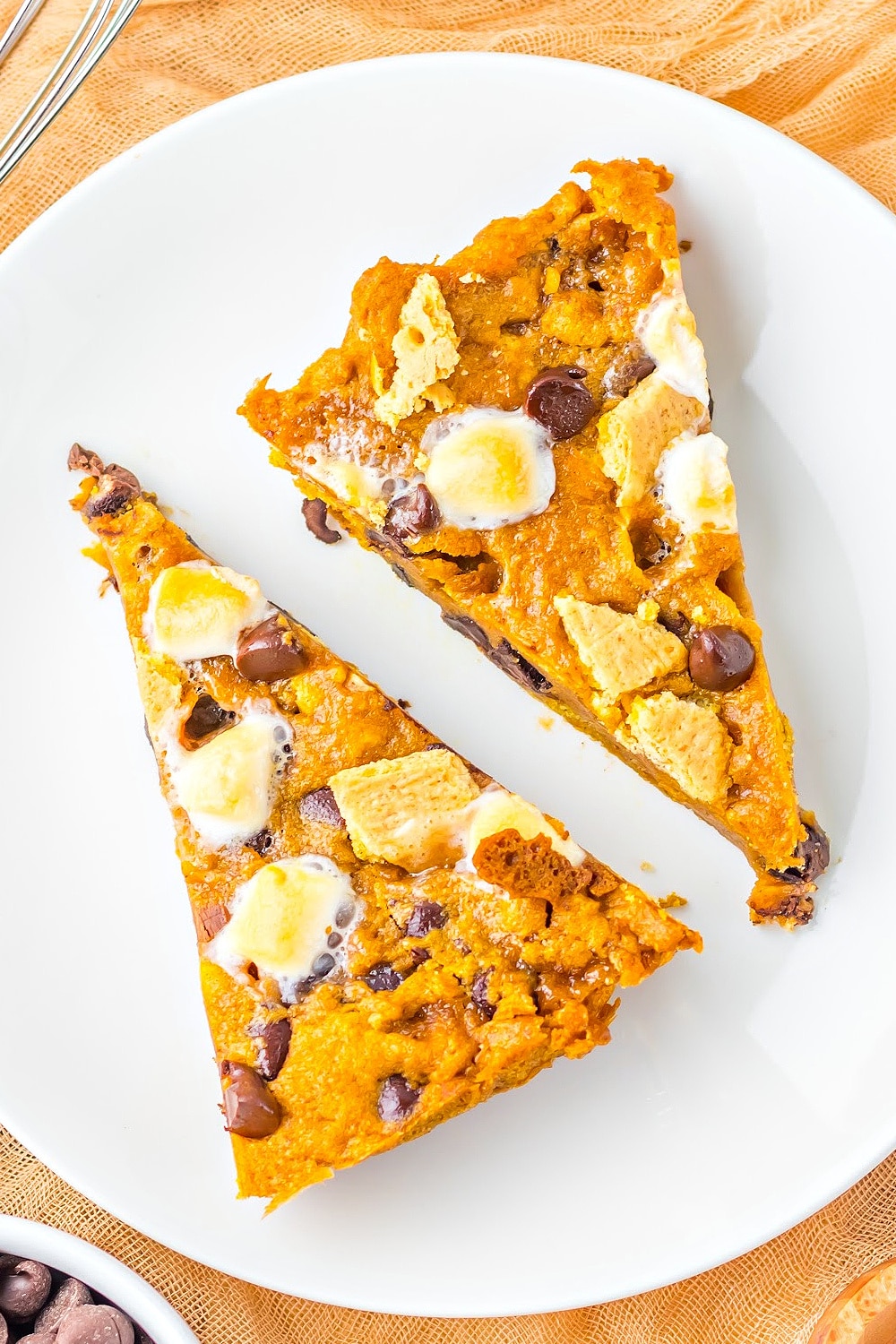 Gooey Pumpkin S’mores Cookie Cake perfect for fall